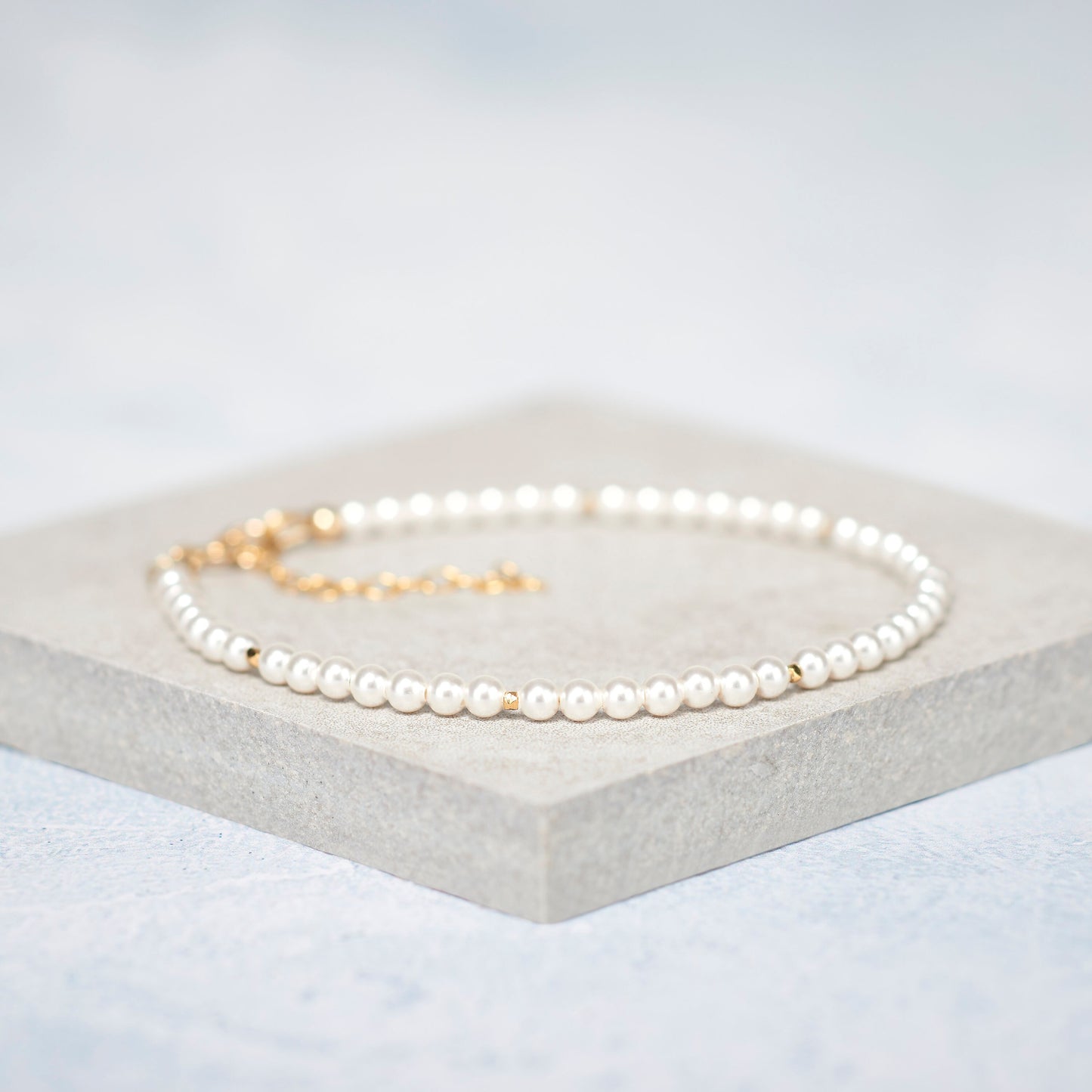 Dainty Pearl Bracelet (Vegan Pearls)