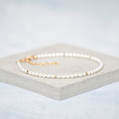 Dainty Pearl Bracelet (Vegan Pearls)